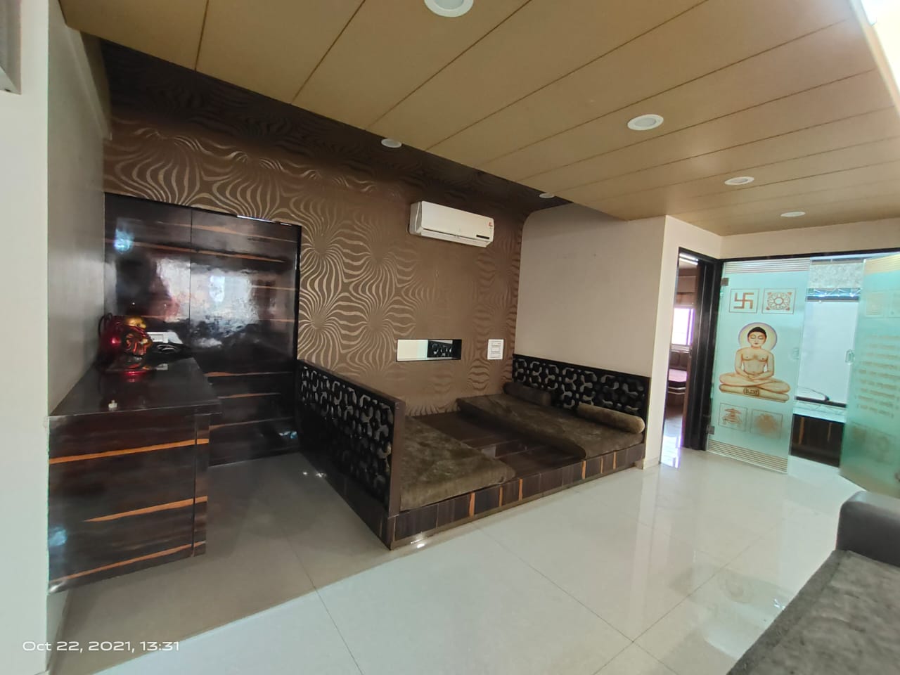 4 BHK WELL FURNISHED FLAT FOR SELL 