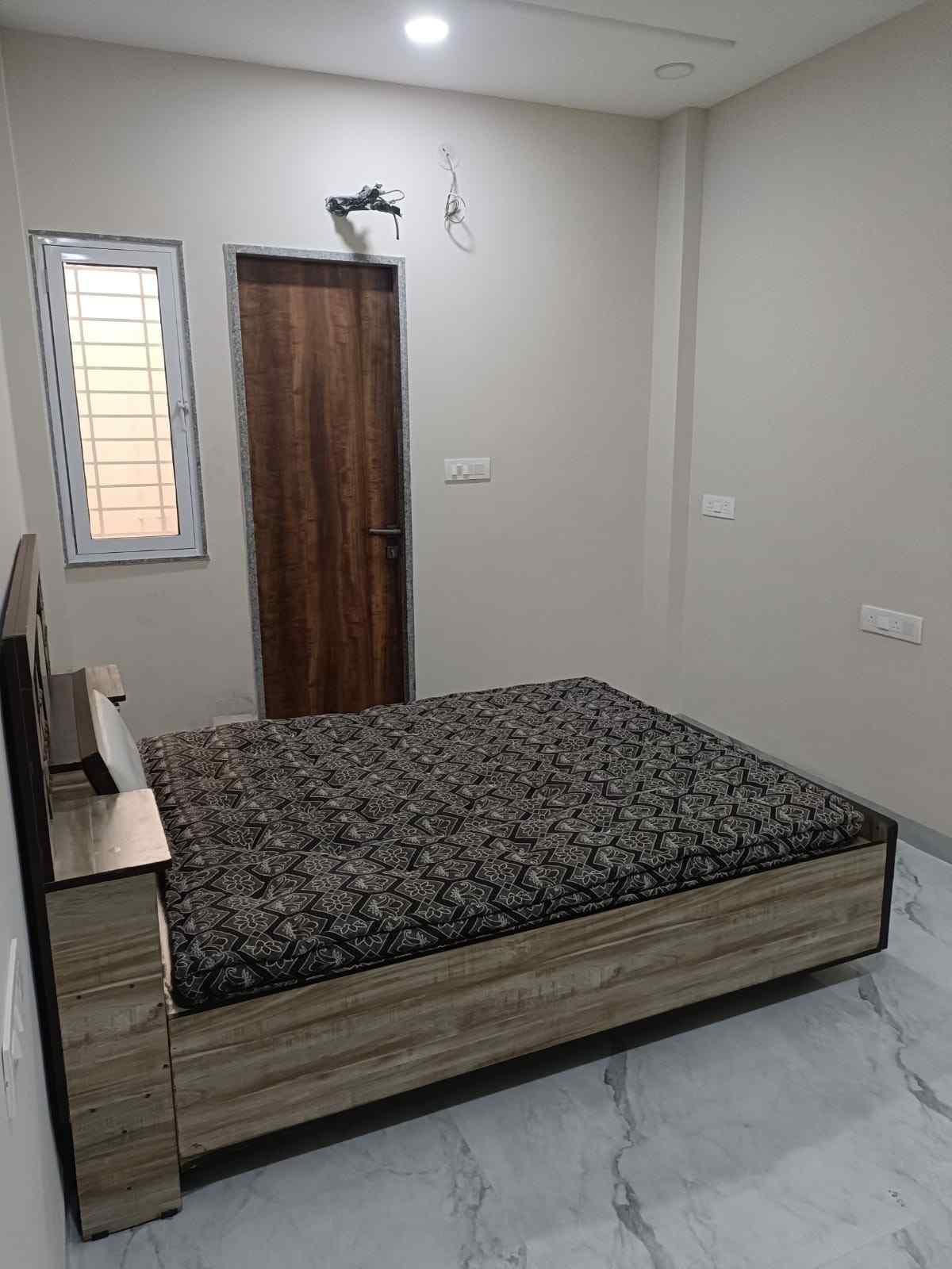 2 BHK LUXURY SEMI FURNISHED ON RENT